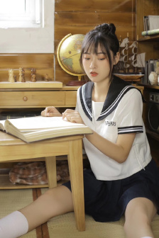 双乳丰满的女学生电影